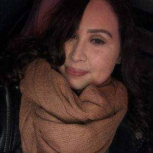 Meet your Posher, Esther